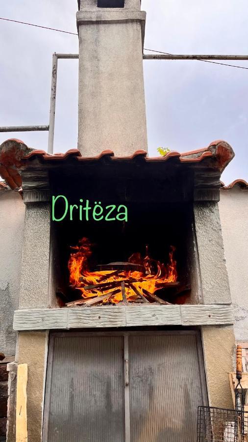 Driteza Hotel Korce Exterior foto